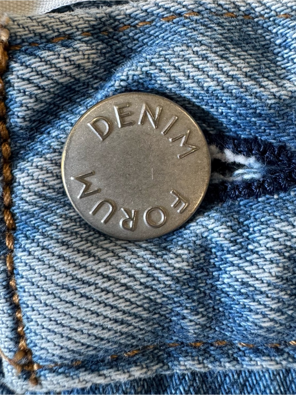 Aritzia Denim Forum The Marlene ’60s High Rise Flare Jeans Light Wash Size 26 - Picture 8 of 13